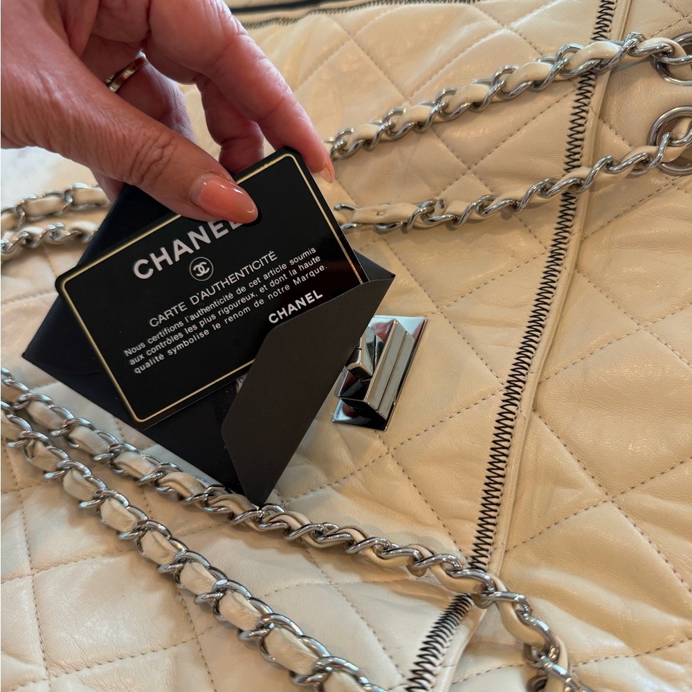 CHANEL Mademoiselle Lock Quilted Handbag - Picture 9 of 11